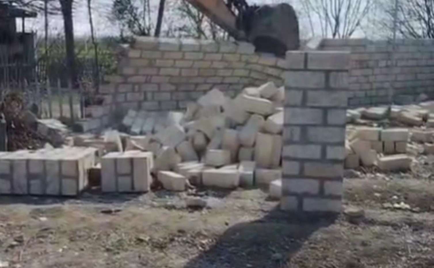 Daha bir qanunsuz tikili söküldü 