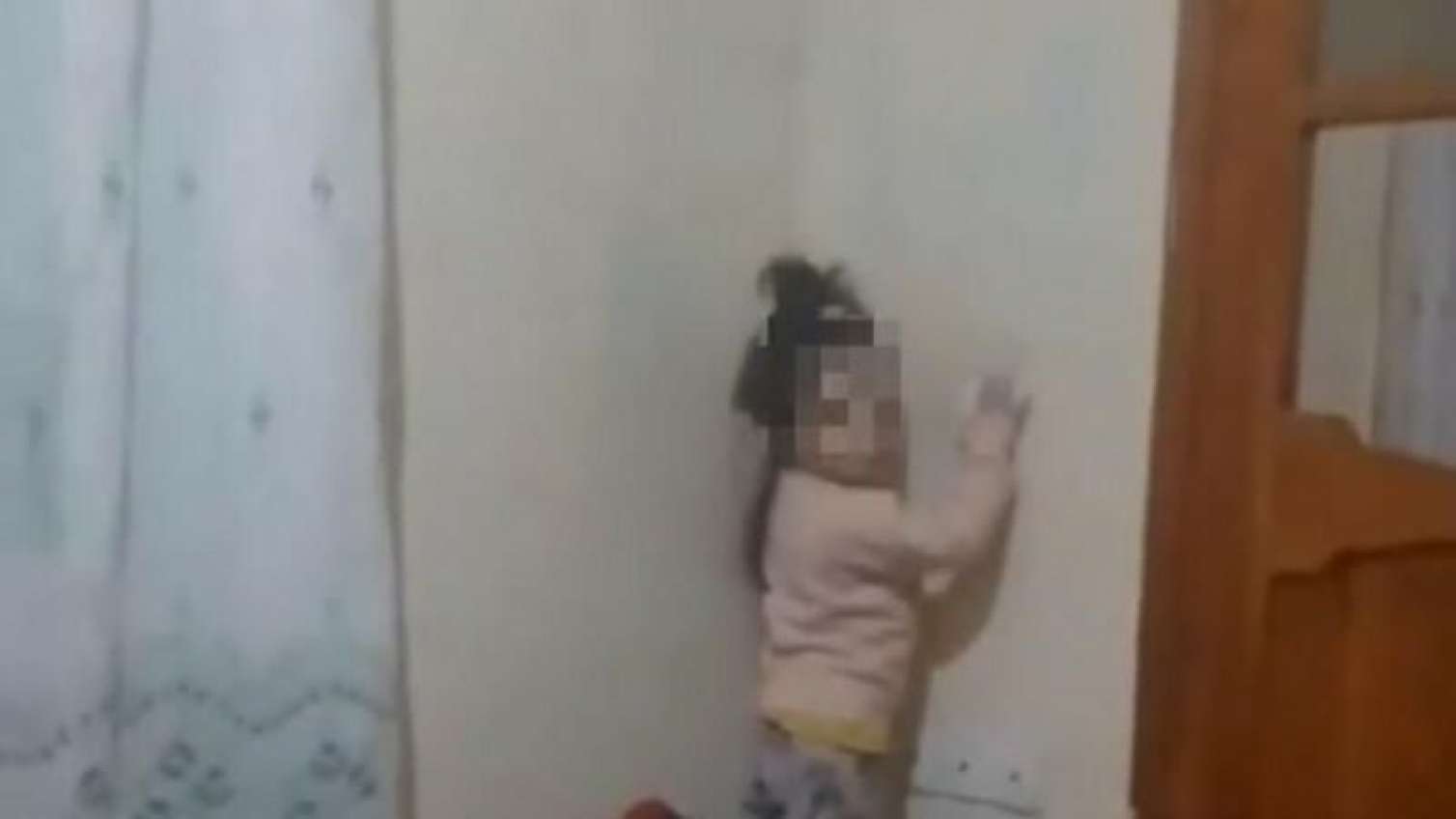 Qızına işgəncə verən anaya bu cəza verildi 