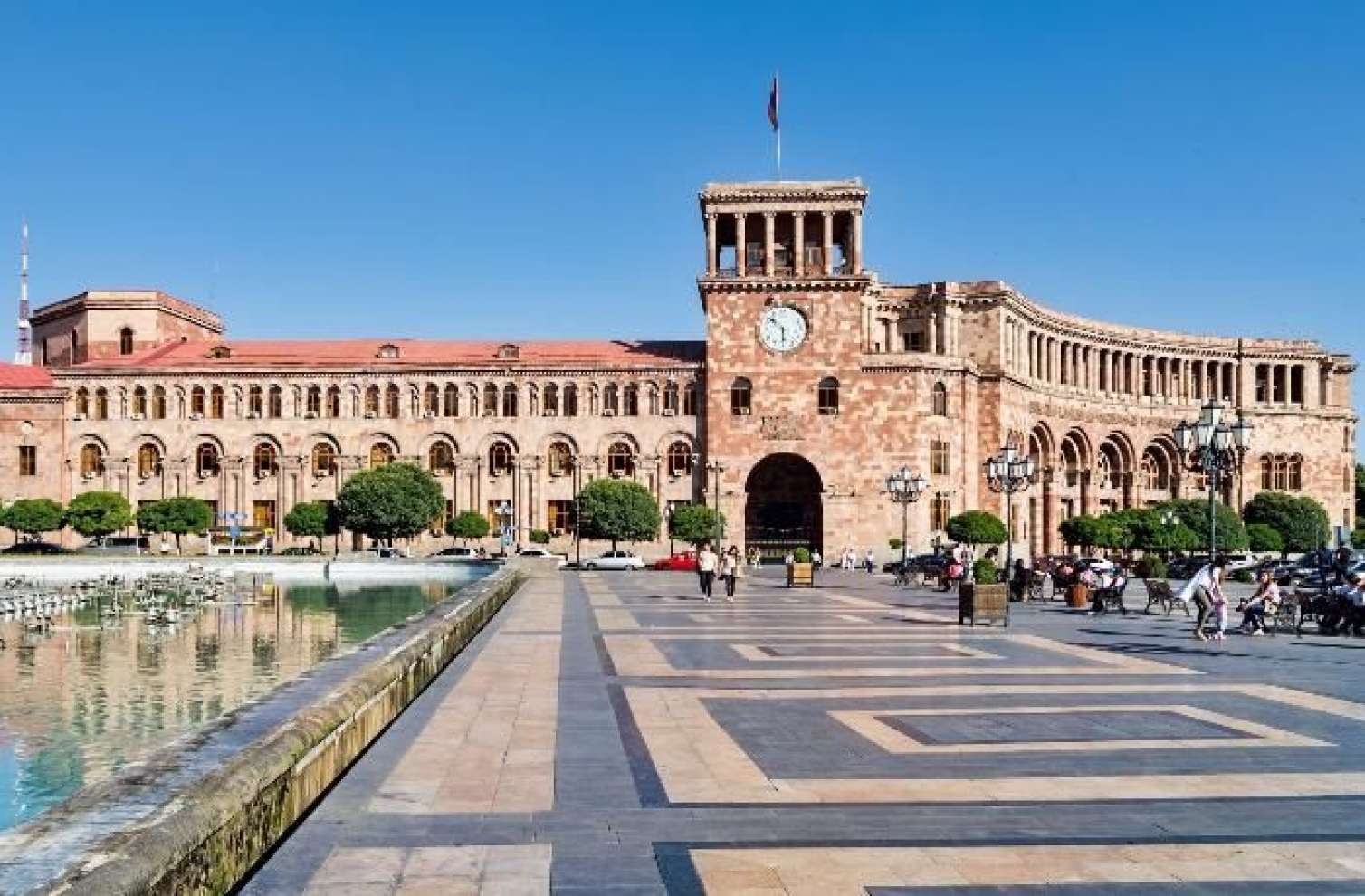 "O, xalqı yalançı ümidlər və pafosla aldadır" - Açıqlama 