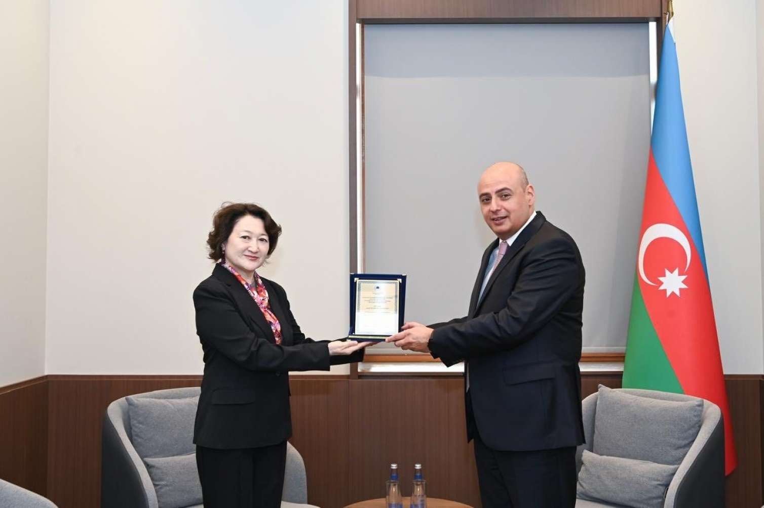 Raimkulova səfiri təltif etdi - FOTO 