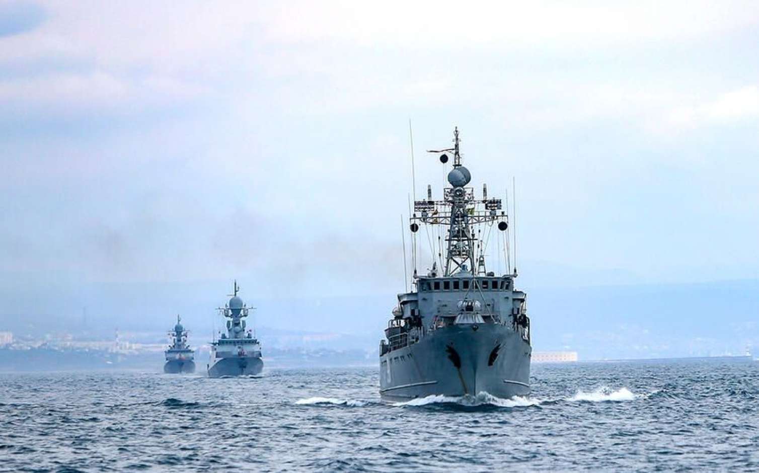 Rusiya iki dənizdəki hərbi gəmilərini geri çəkdi 