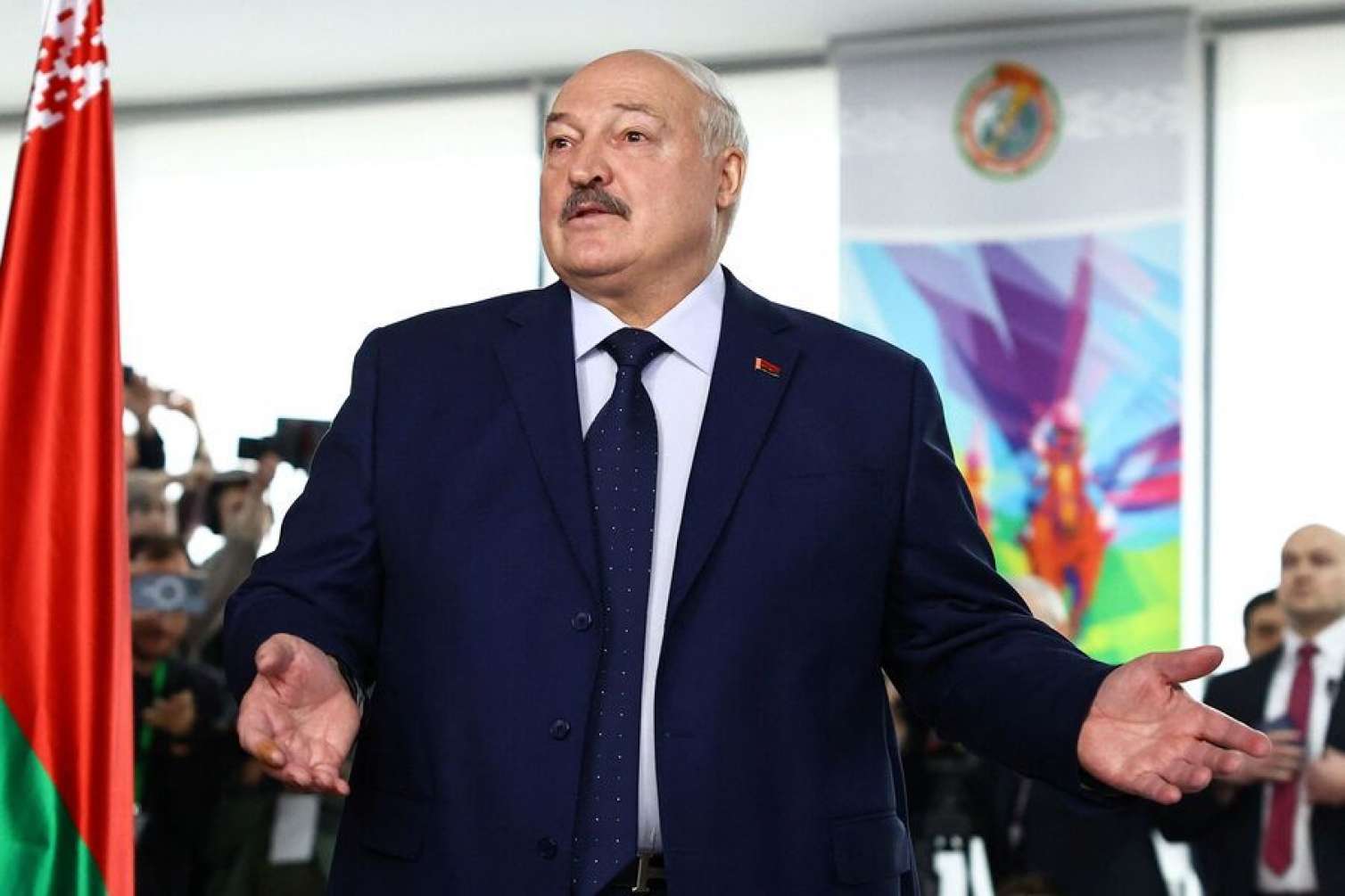 Tramp bu qərarından geri çəkiləcək - Lukaşenko 