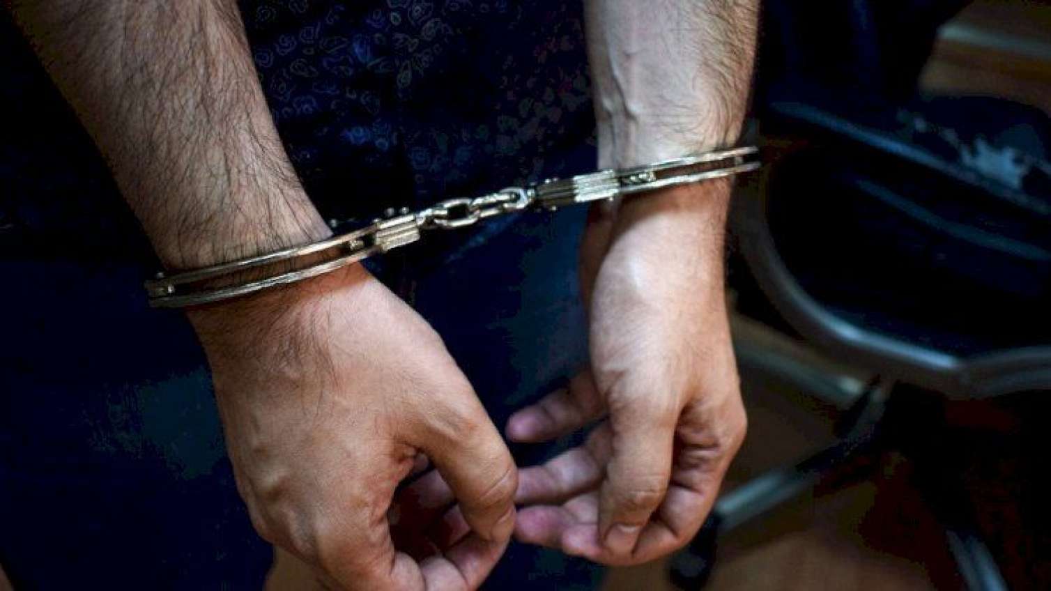 Özündən 13 yaş böyük qadını şantaj edirdi, saxlanıldı 