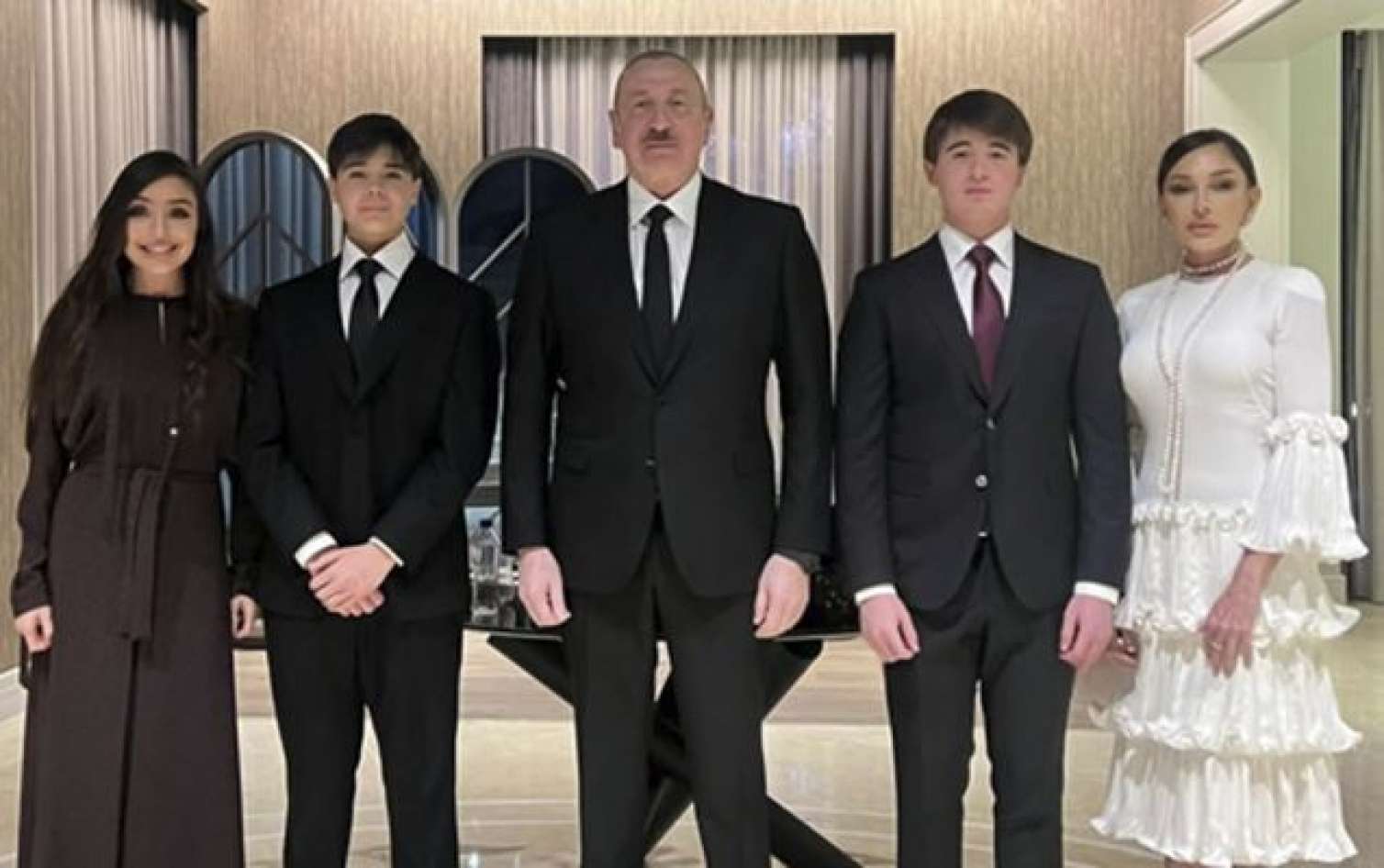 Prezident ailə üzvləri ilə Antalyada - FOTOLAR 
