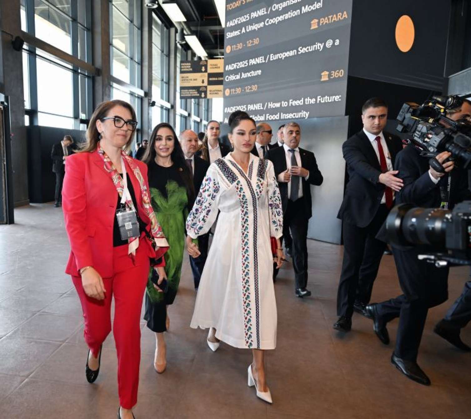 Mehriban Əliyeva Antalyada panel iclasında - FOTOLAR  