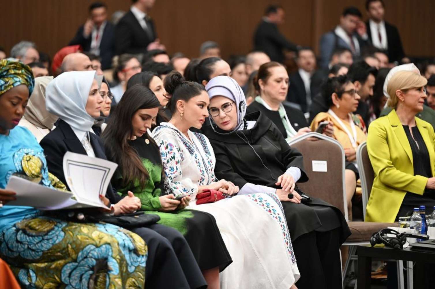 Mehriban Əliyeva Antalyada panel iclasında - FOTOLAR  