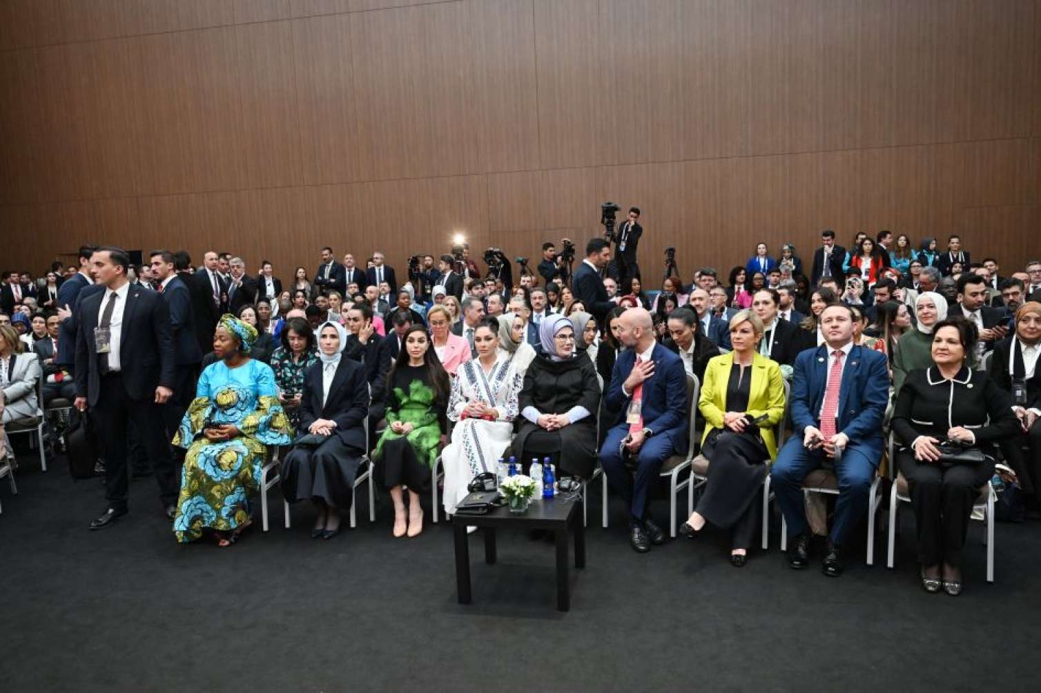 Mehriban Əliyeva Antalyada panel iclasında - FOTOLAR  