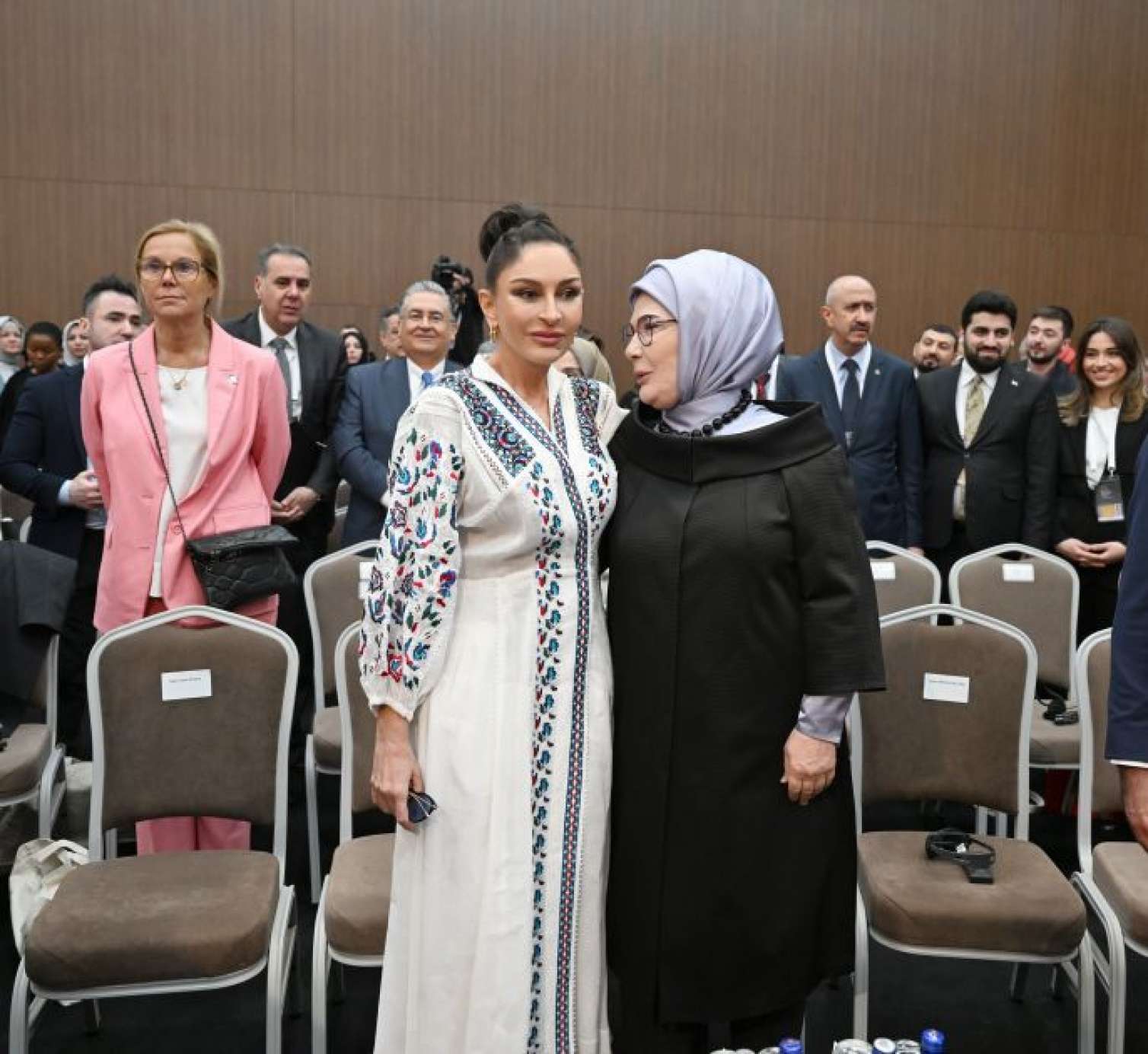 Mehriban Əliyeva Antalyada panel iclasında - FOTOLAR  
