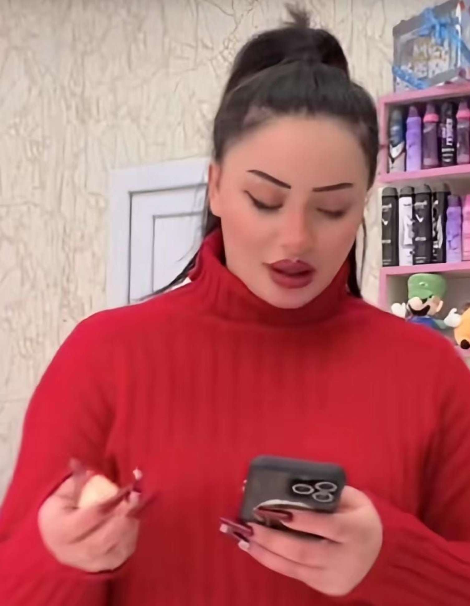 Bərdədə dəhşət: qadın “TikTok”da mübahisə etdiyi şəxsi bıçaqladı - FOTO 