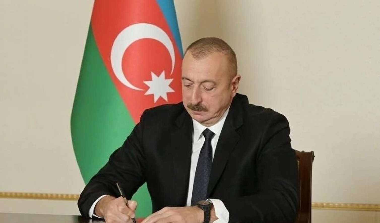 Prezident MÜHÜM FƏRMAN imzaladı 