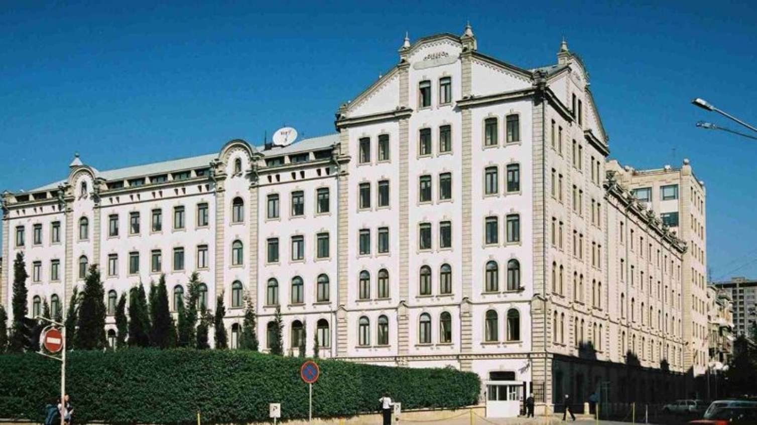 "Landmark" Biznes Mərkəzi satıldı - Ofislər bağlandı 