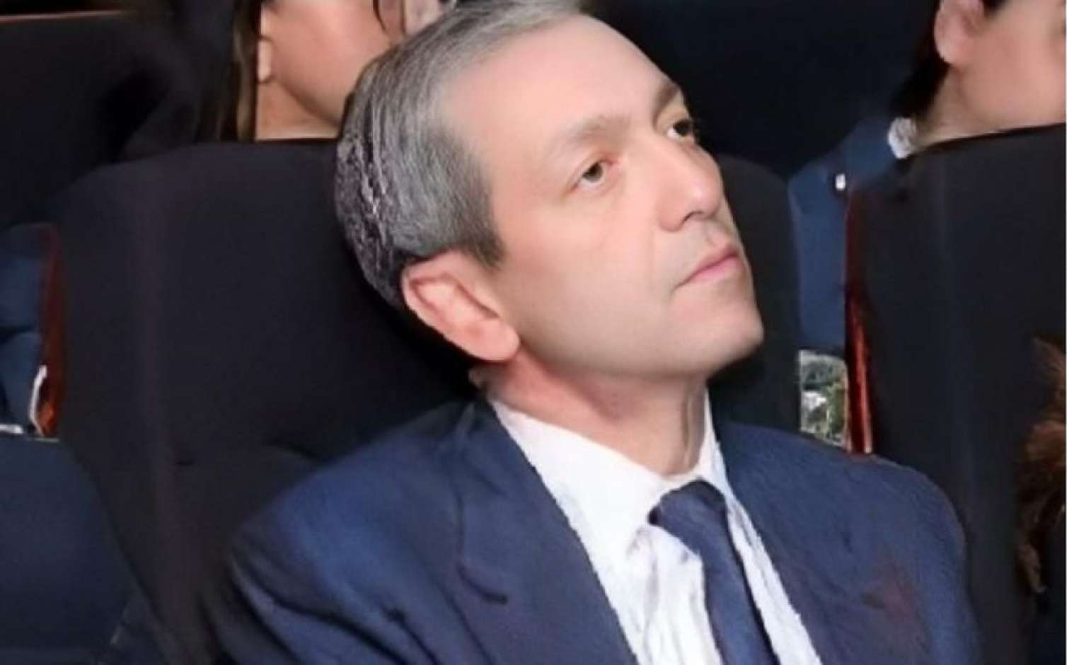 Gömrük generalının qardaşı ölkədən külli miqdarda pul çıxarıb… 