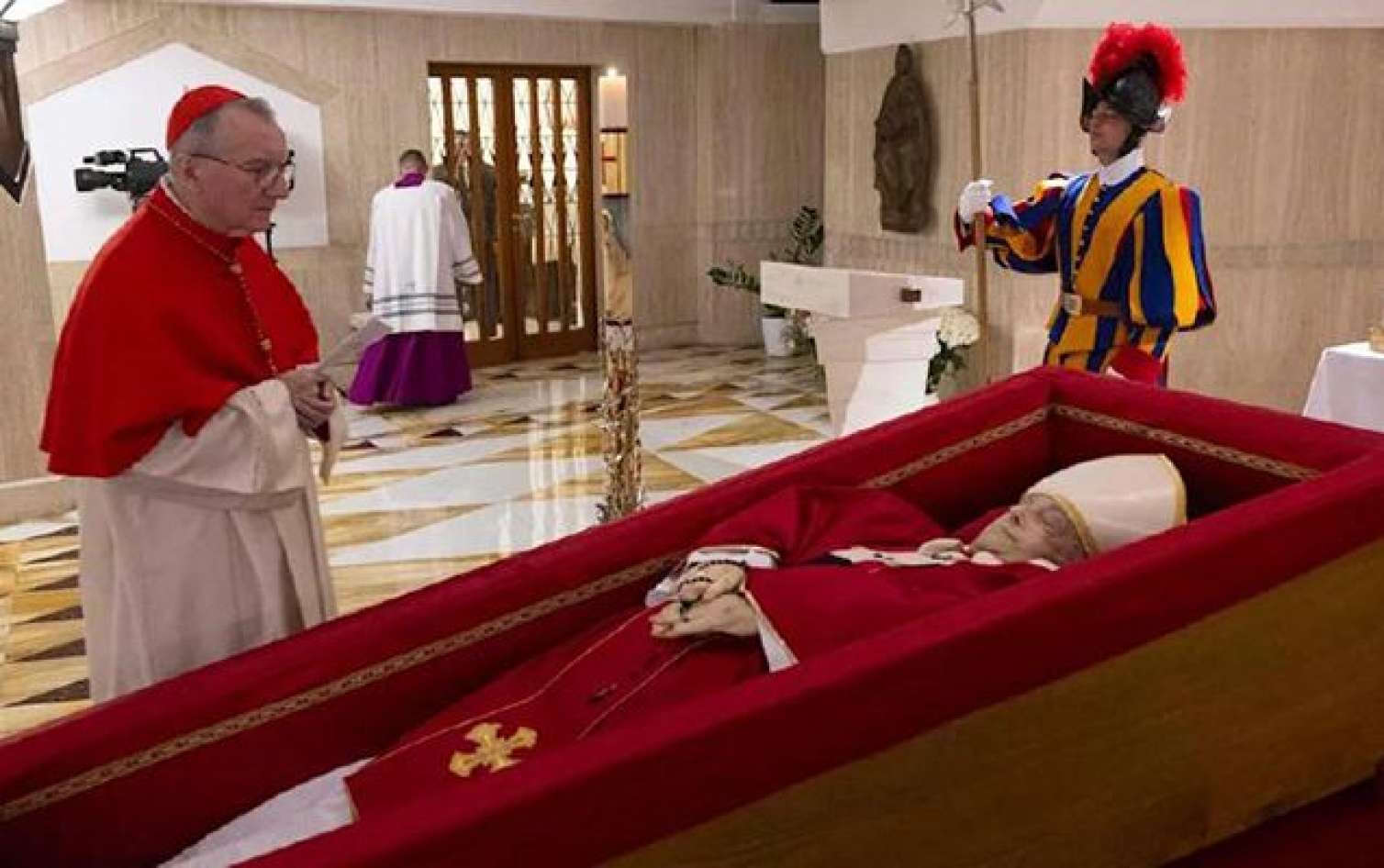 Vatikan Papa Fransisklə vida mərasiminə başladı  