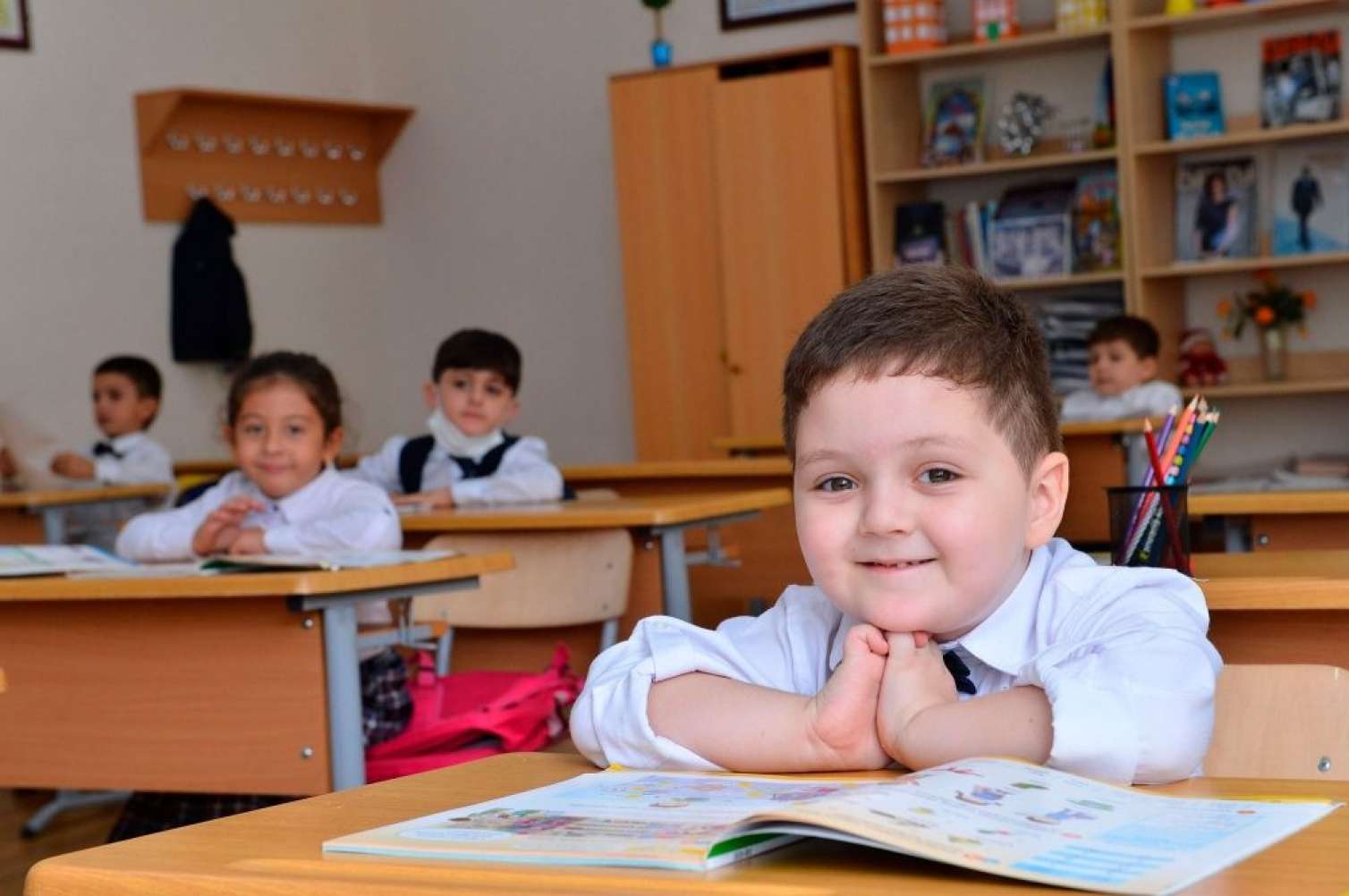 Birinci sinifə onlayn qeydiyyatdan keçə bilməyənlərin NƏZƏRİNƏ!