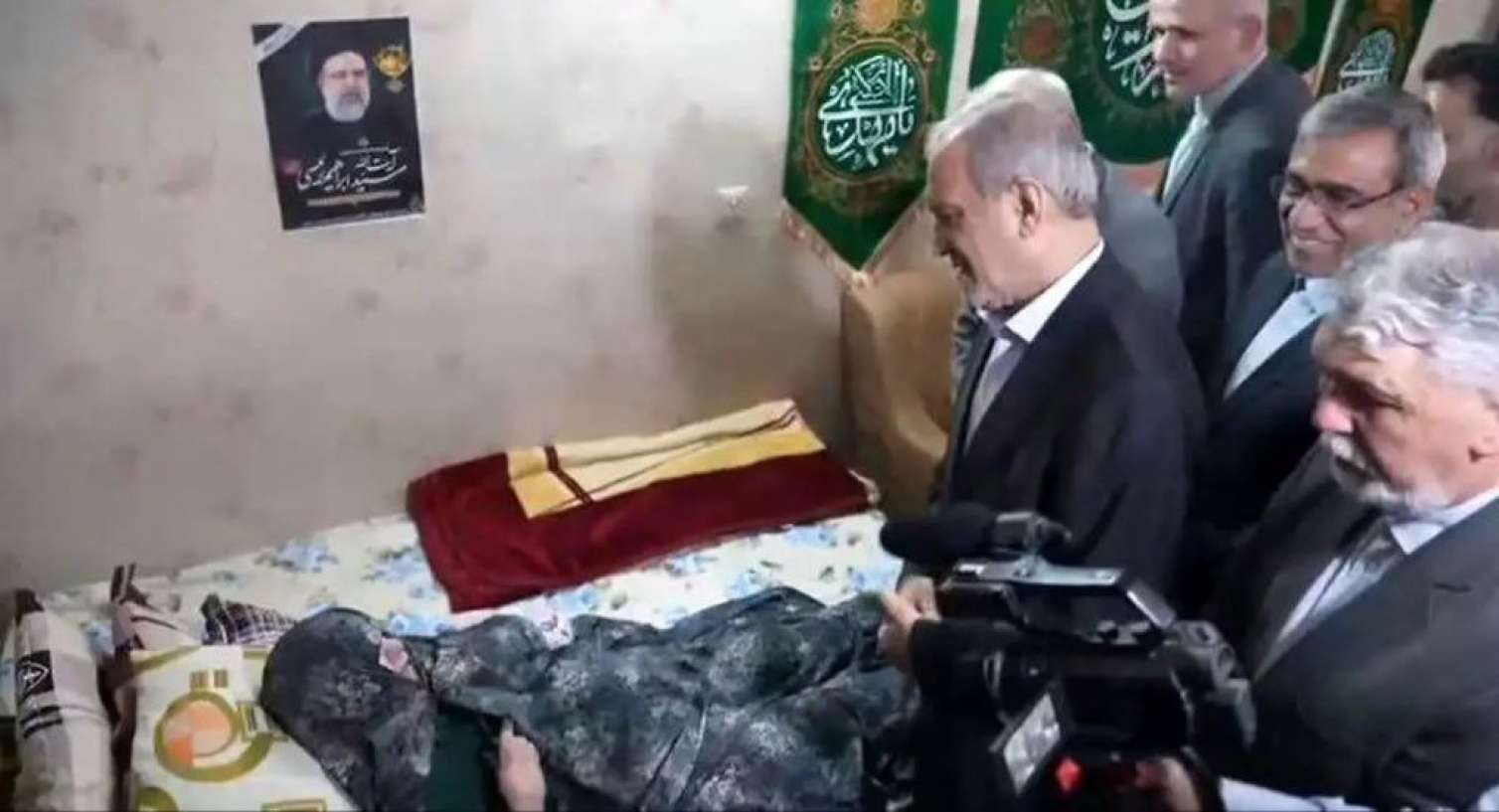 "Helikopterə minmə!" - Rəisinin anasından Pezeşkiana tövsiyə