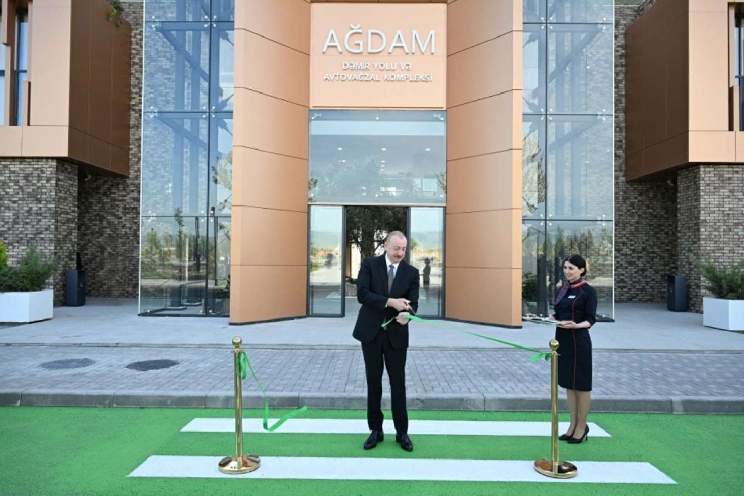 Prezident Ağdamda Dəmir Yolu və Avtovağzal Kompleksinin açılışını etdi - YENİLƏNİB
