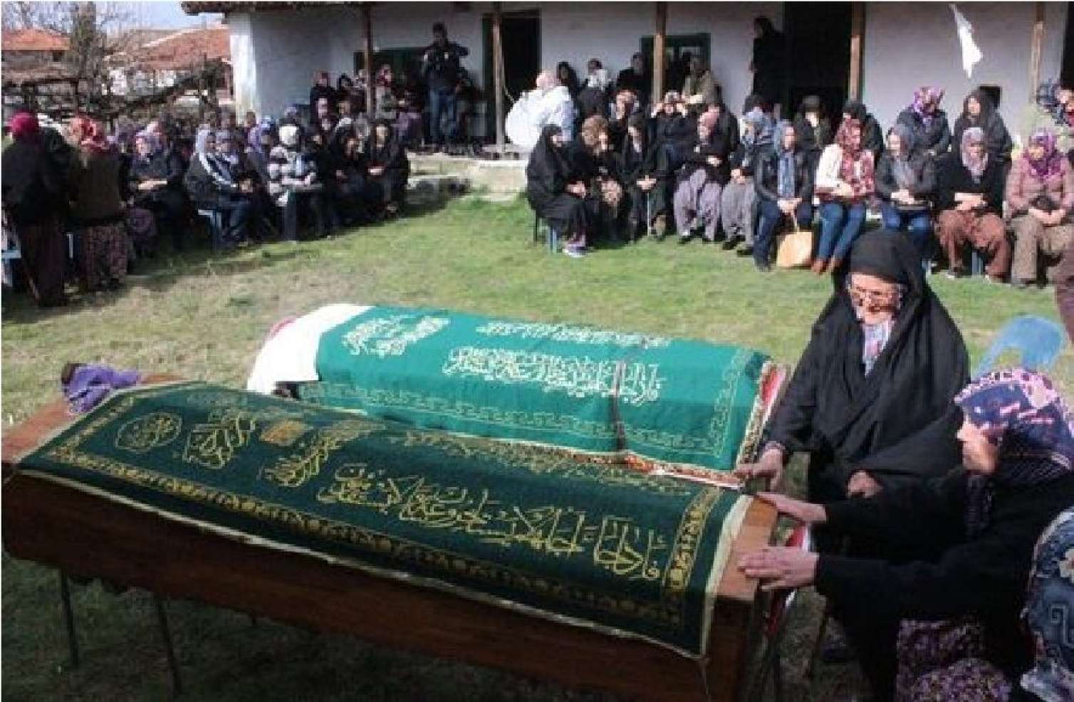 Azərbaycanda iki qardaş eyni gündə öldü - FOTO
