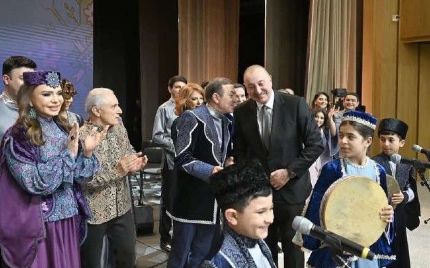 Xalq artisti Prezidentlə dialoqundan danışdı: “Məndən həmin uşağı soruşdu” 