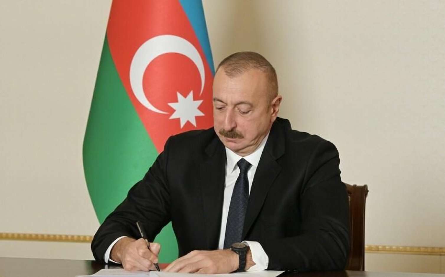 Prezident bu nazirə yeni səlahiyyət VERDİ 