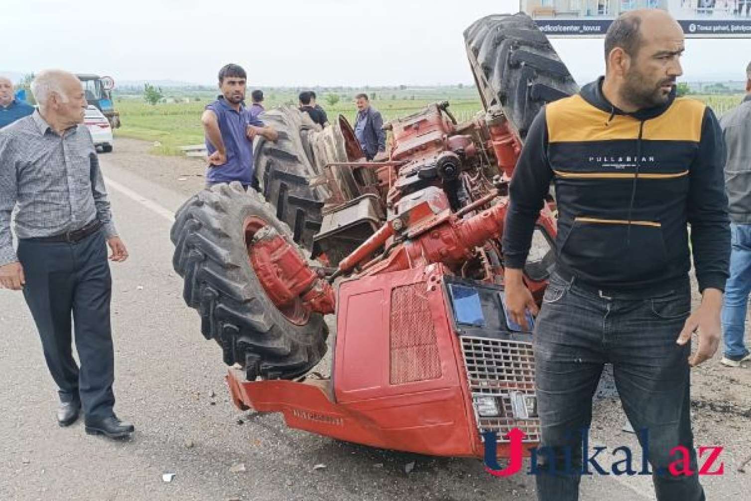 Tovuzda traktorla yük maşını toqquşdu - Xəsarət alanlar var - Fotolar