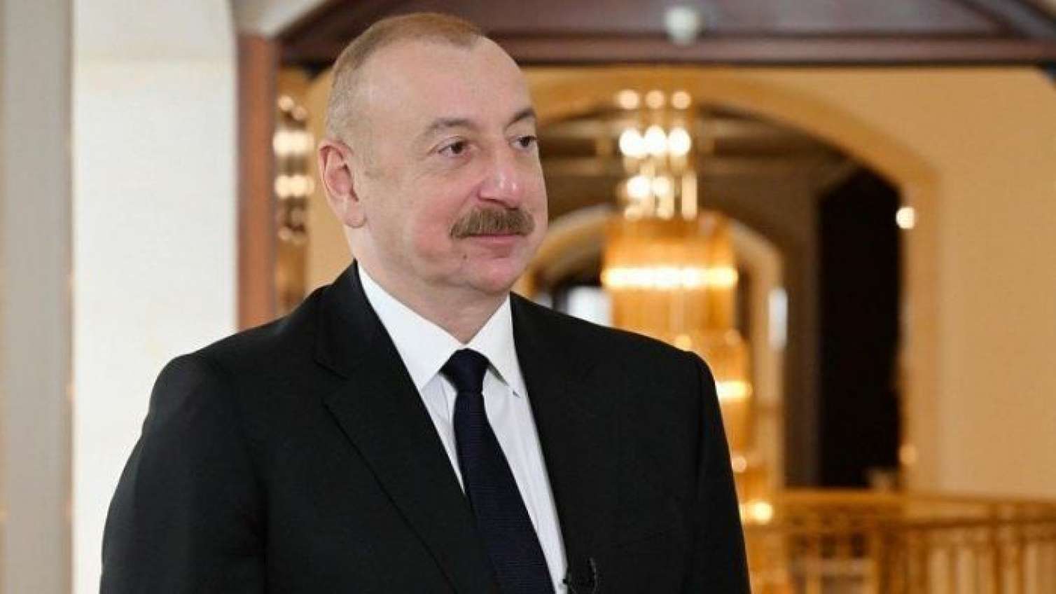 Prezident sərgi ilə tanış oldu 
