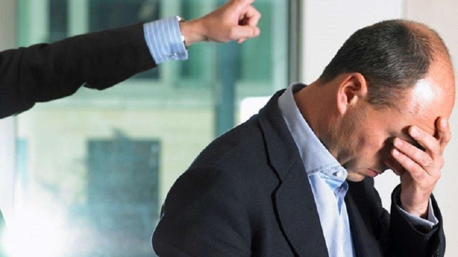 Rəisə “donuz” deyən şəxs cəzalandırıldı 