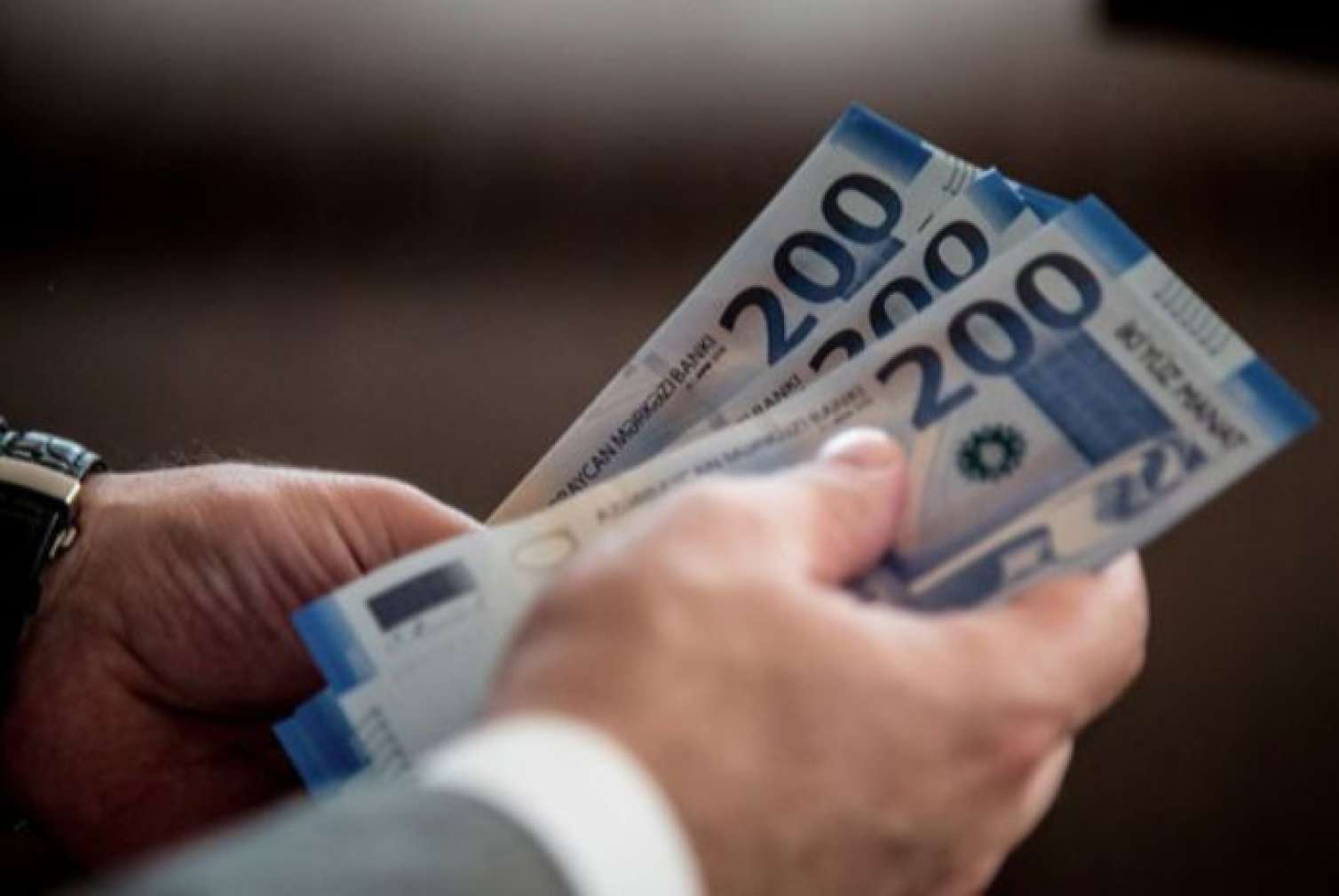Onların orta maaşı 2209 manatdır - RƏSMİ 