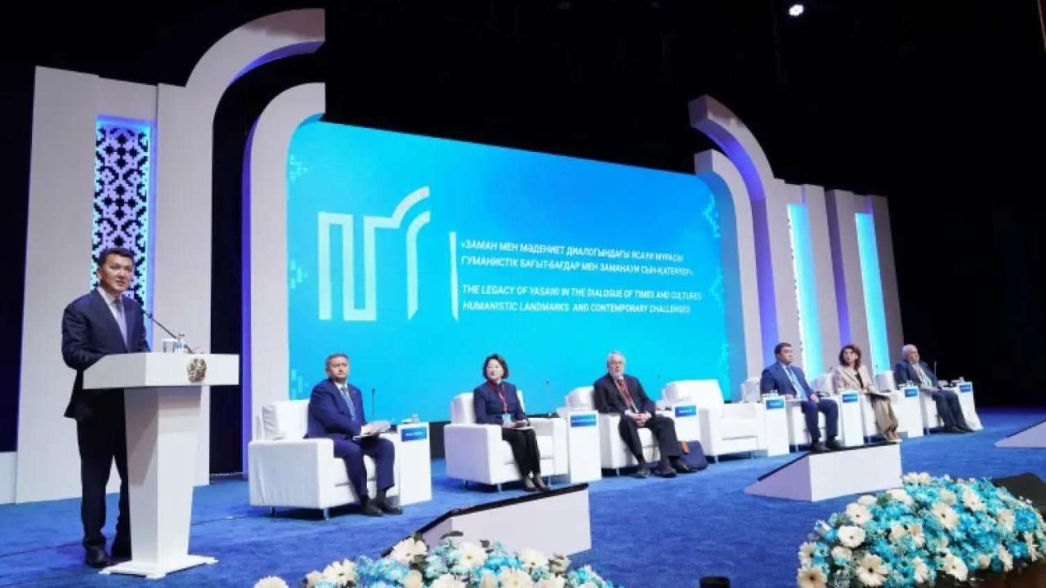 Aktotı Raimkulova Yəsəvi irsinə həsr olunan simpoziumda - FOTO 