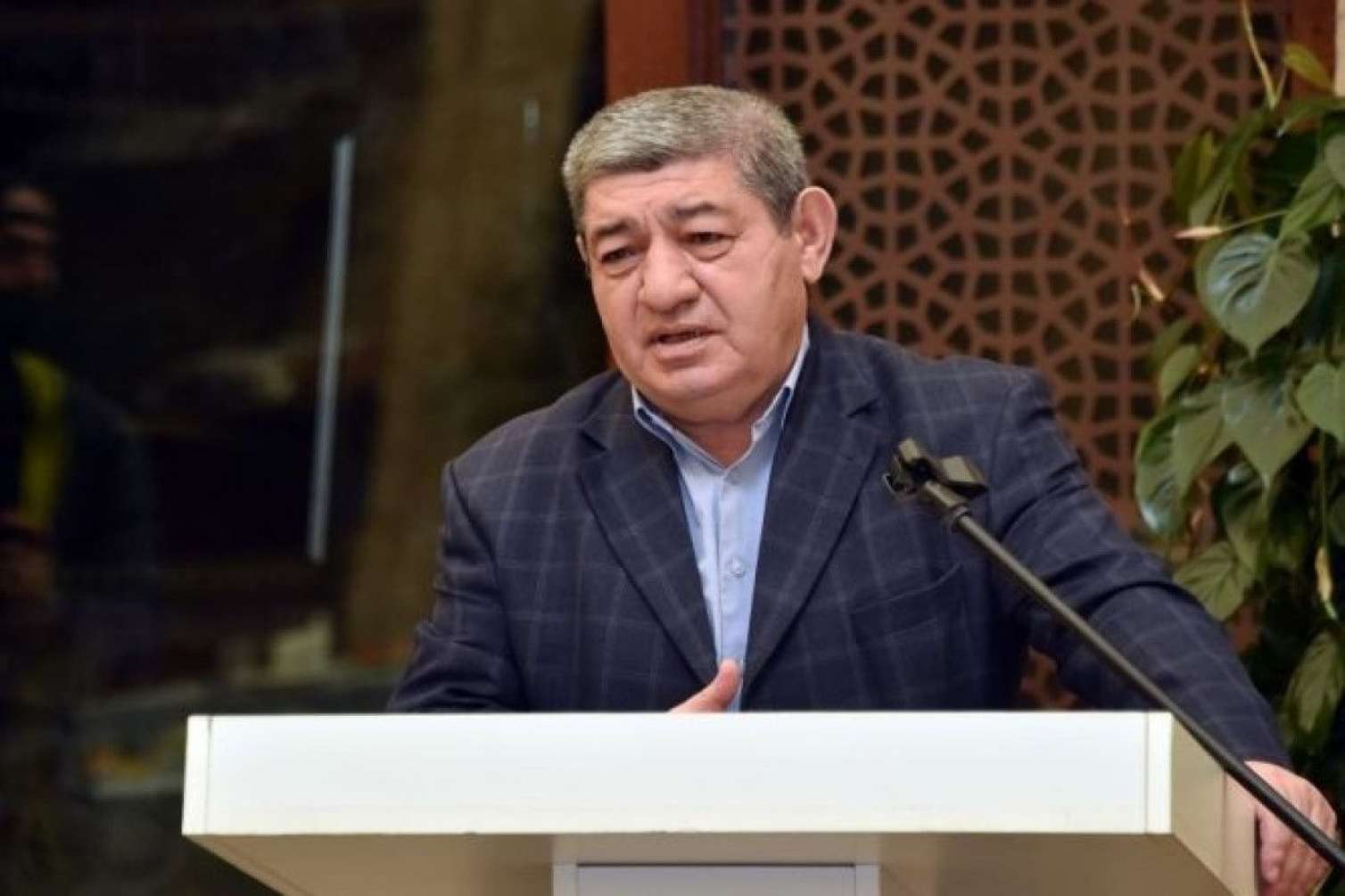Akademikdən qalmaqallı AÇIQLAMA: "“Vopşe”, “tak çto”, “znaçit” sözlərini lüğətimizə daxil etməliyik..." 