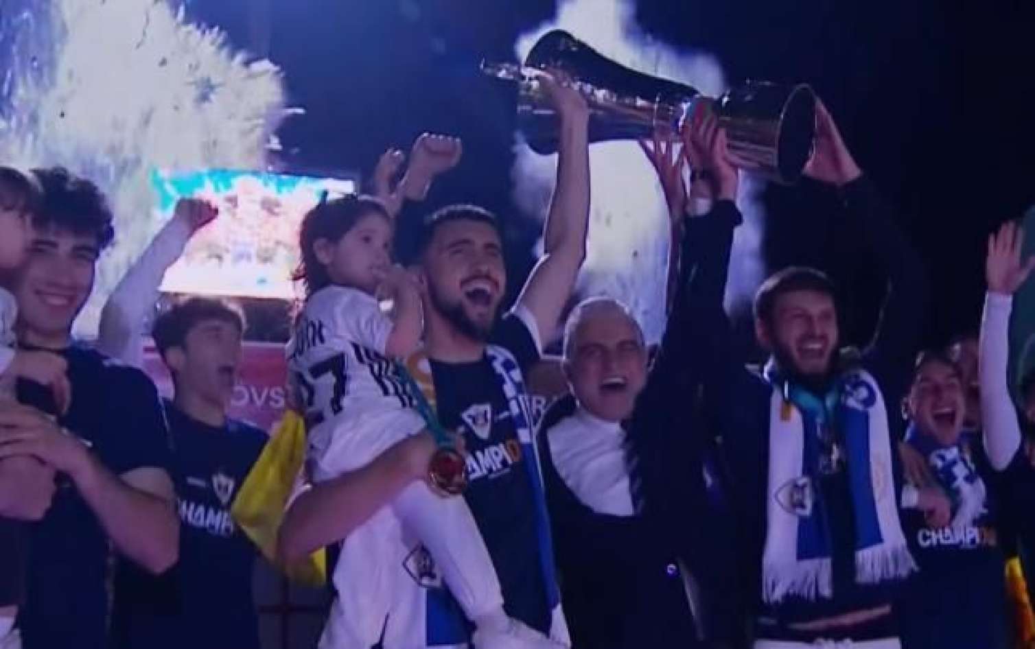 Çempion "Qarabağ" belə mükafatlandırıldı - VİDEO  