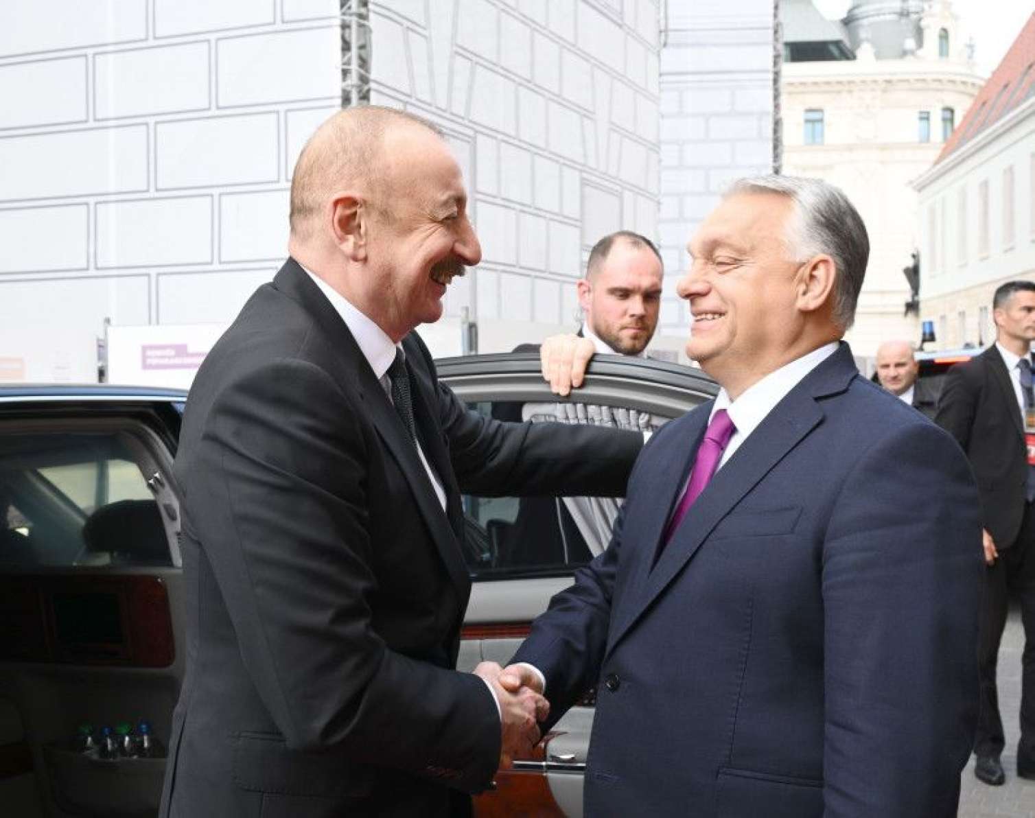 İlham Əliyevin Orban ilə məhdud tərkibdə görüşü oldu - FOTO