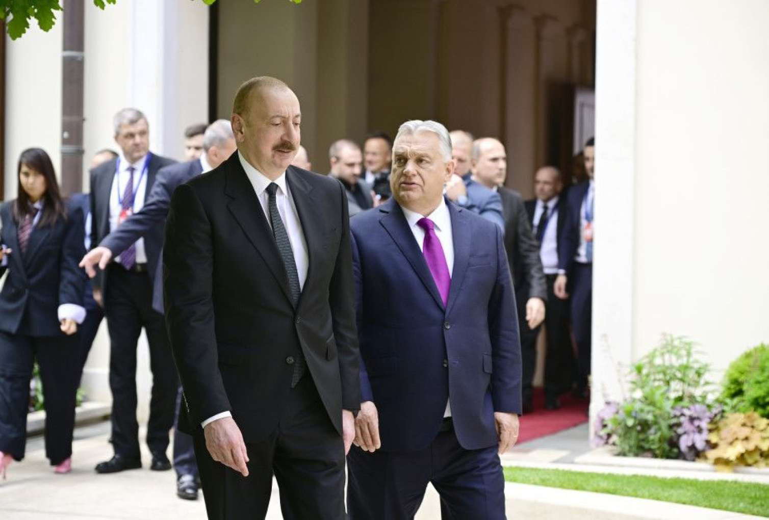 İlham Əliyevin Orban ilə məhdud tərkibdə görüşü oldu - FOTO