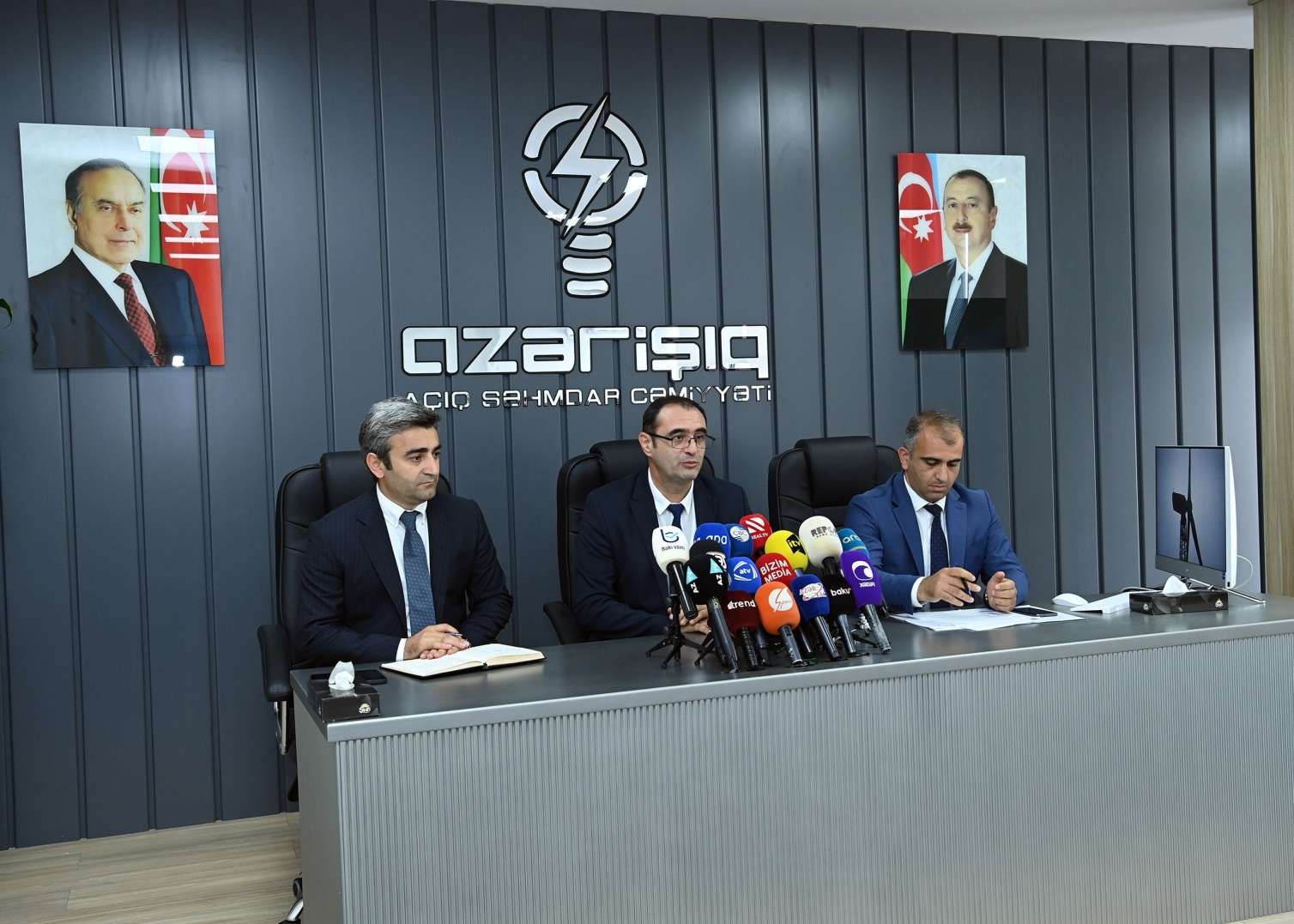 Qarabağ və Şərqi Zəngəzurda bütün yarımstansiyaların damında günəş panelləri var - "Azərişıq"