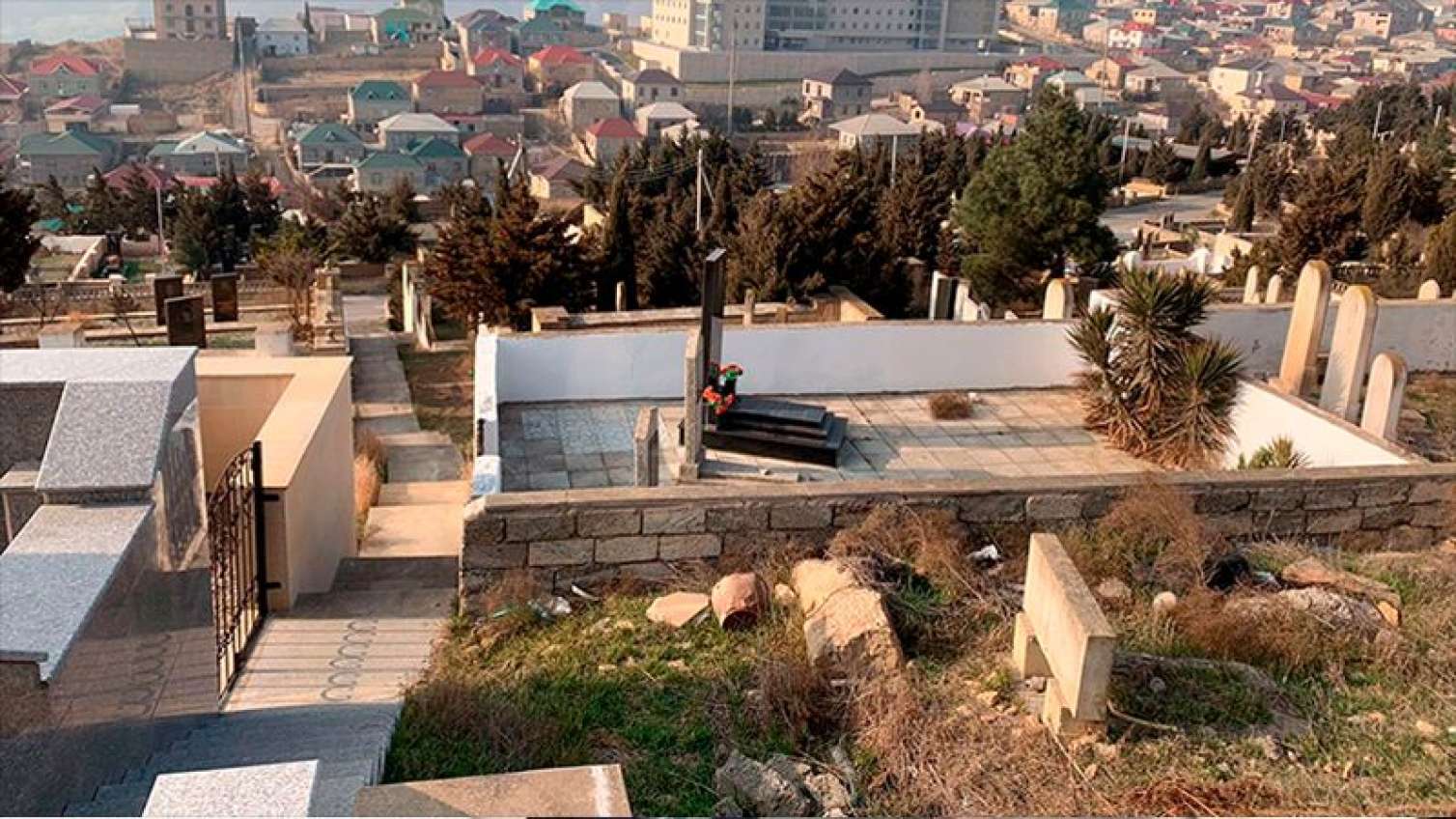 Bakıda qəbir yerlərinin qiyməti niyə artır? 