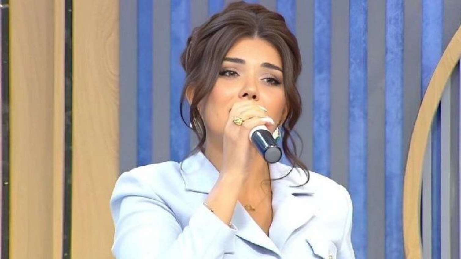Canlı oxuya bilmir, toydan 70-80 min manat qazanır - VİDEO 