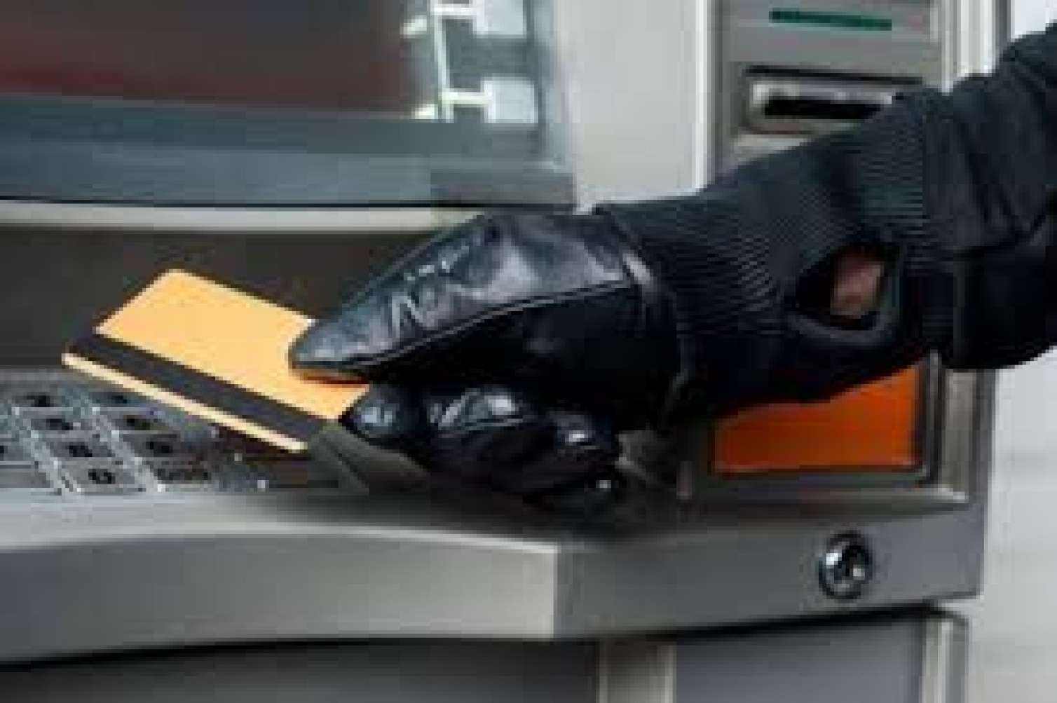 Ötən gün kartlardan oğurlanan pulların məbləği açıqlandı 