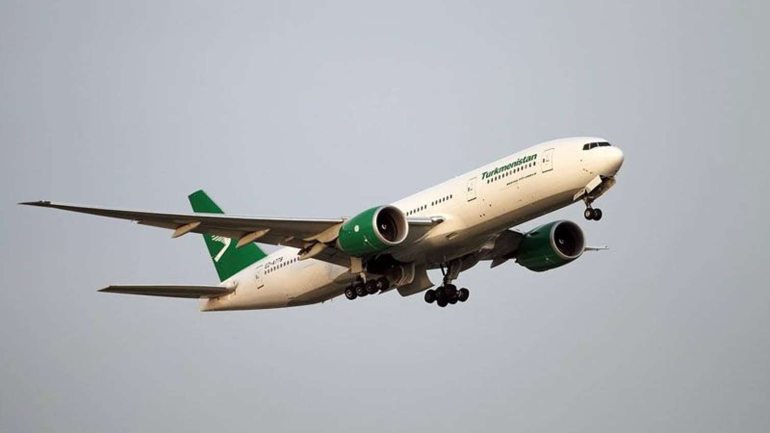 Daha bir ölkə Moskvaya aviareysləri dayandırır 