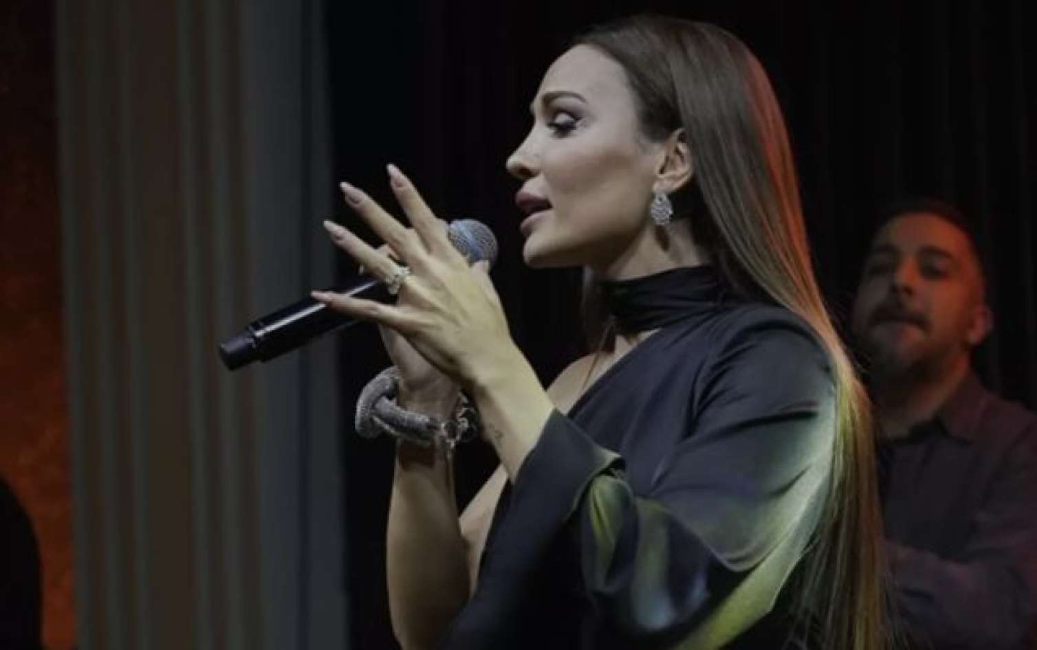 Məşhur müğənni vəfat etdi – FOTOLAR 