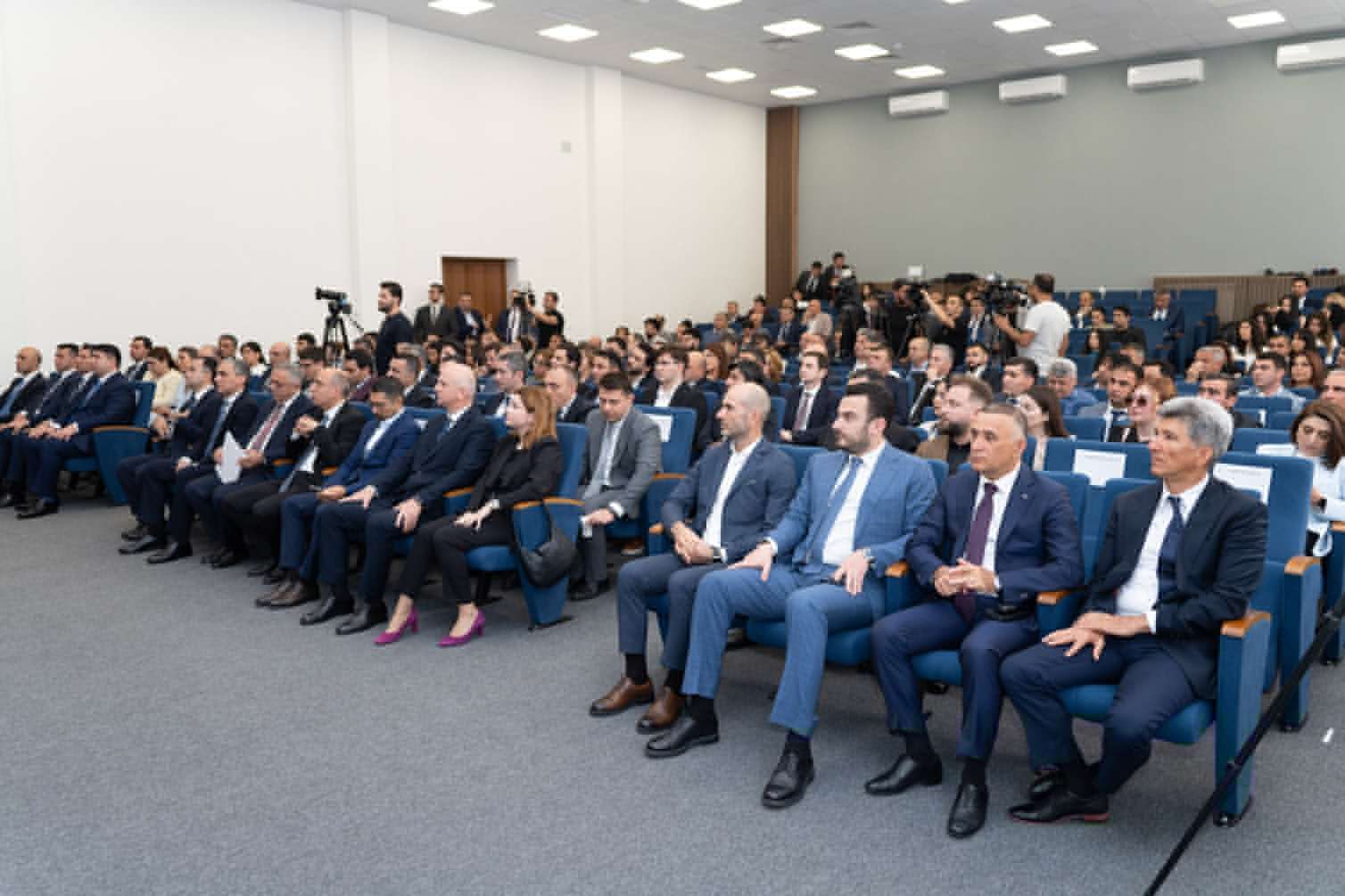 "Veysəloğlu" 50 tələbəyə təqaüd ayırdı 