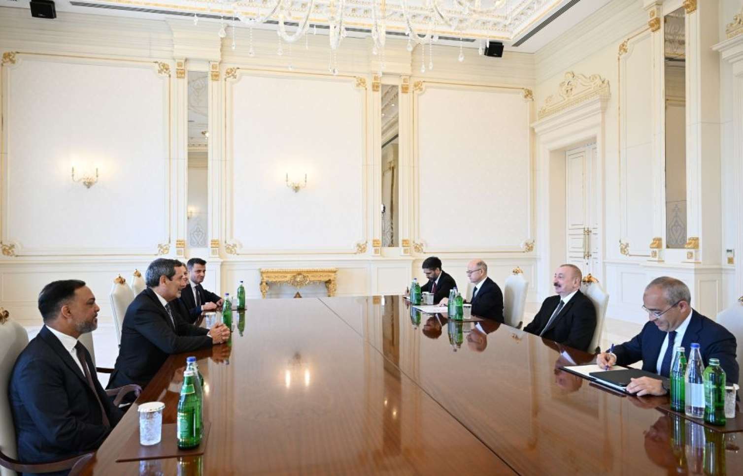 Prezident Olivye Le Peşi qəbul etdi 