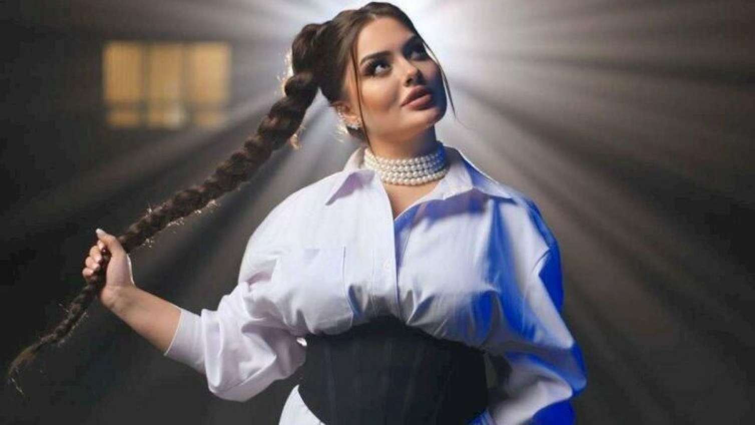 Azərbaycanlı müğənnini "daş-qalaq etdilər" - Video 