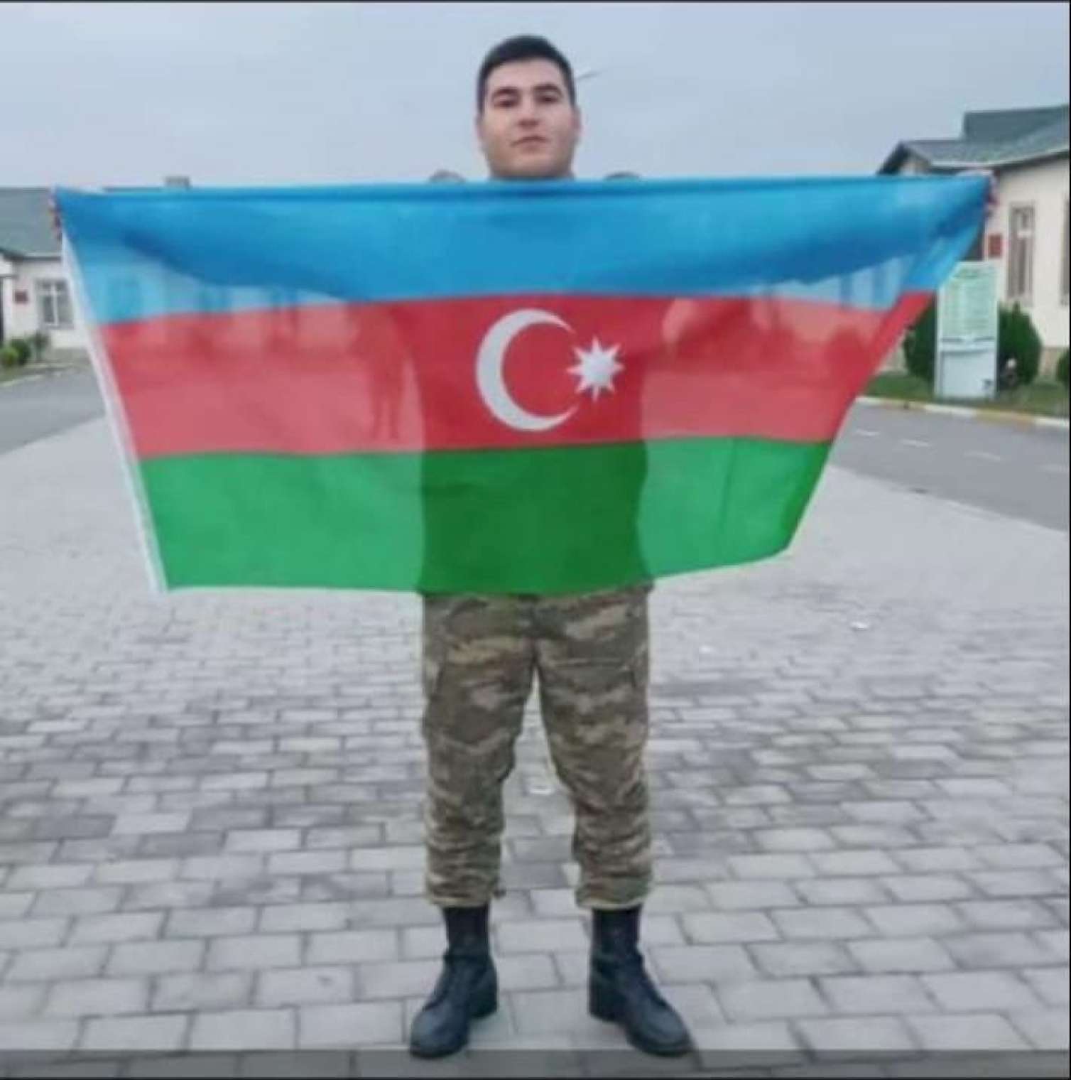 Həkim səhvi ucbatından komaya düşən qazi küçələrdə qaldı  - VİDEO/FOTO