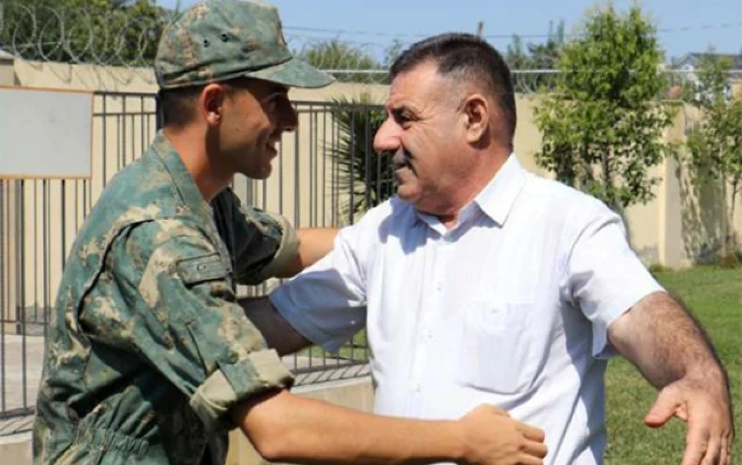 Gənc əsgərlərlə görüş dayandırıldı 