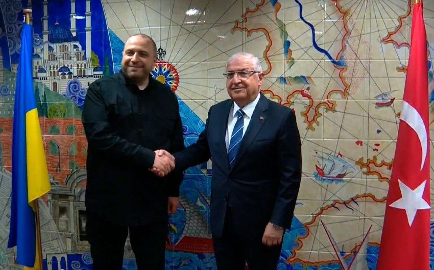 Türkiyə və Ukraynanın müdafiə nazirləri görüşdülər 