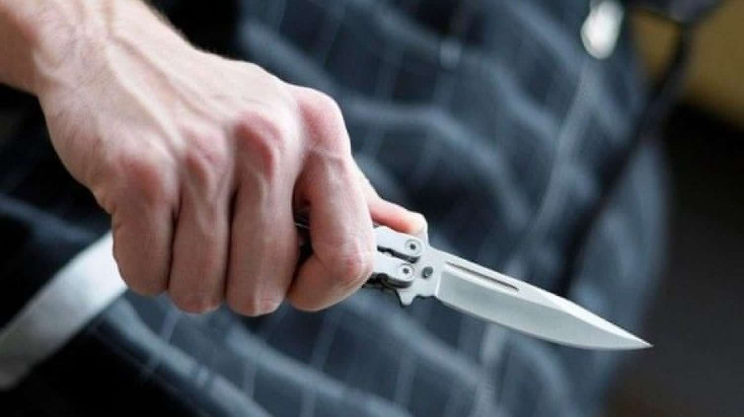 Qohumlar arasında dava qanla bitdi - Bir nəfər bıçaqlandı 