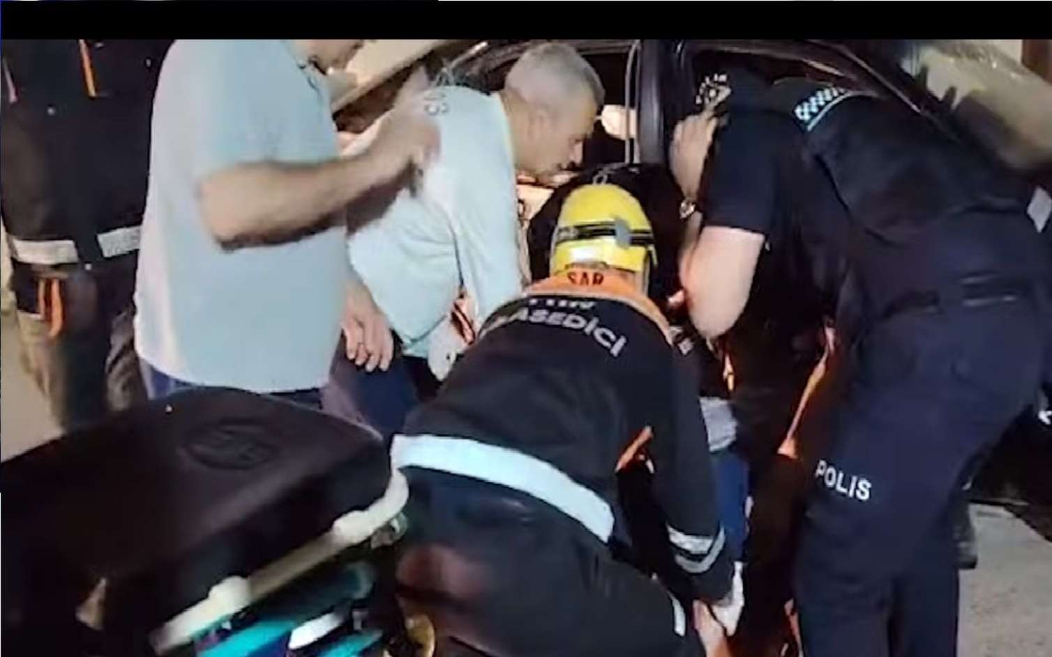 “BMW” hasara çırpıldı: Yaralanan var - VİDEO 