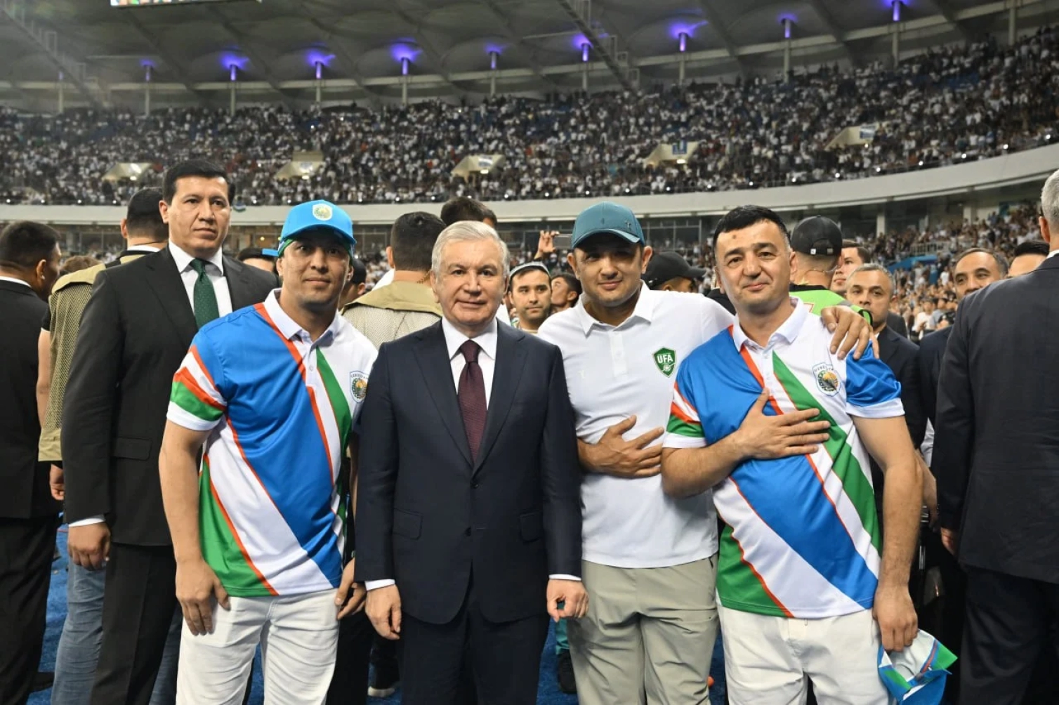 Prezident onlara avtomobil hədiyyə etdi  - FOTO