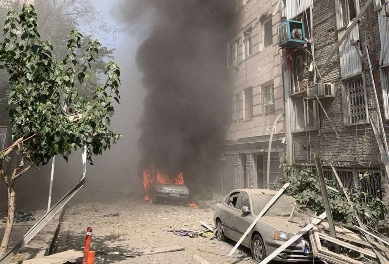 Reuters: İranın 14 nüvə alimi öldürülüb 