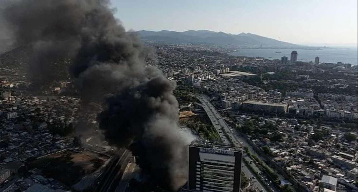 İzmirdə dəhşətli yanğın: xəstəxana təxliyə edildi 