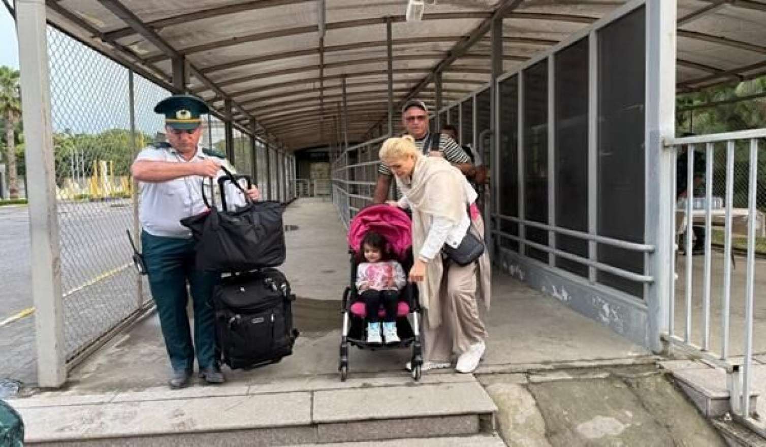 Belarus vətəndaşları İrandan Azərbaycana keçib - FOTO 